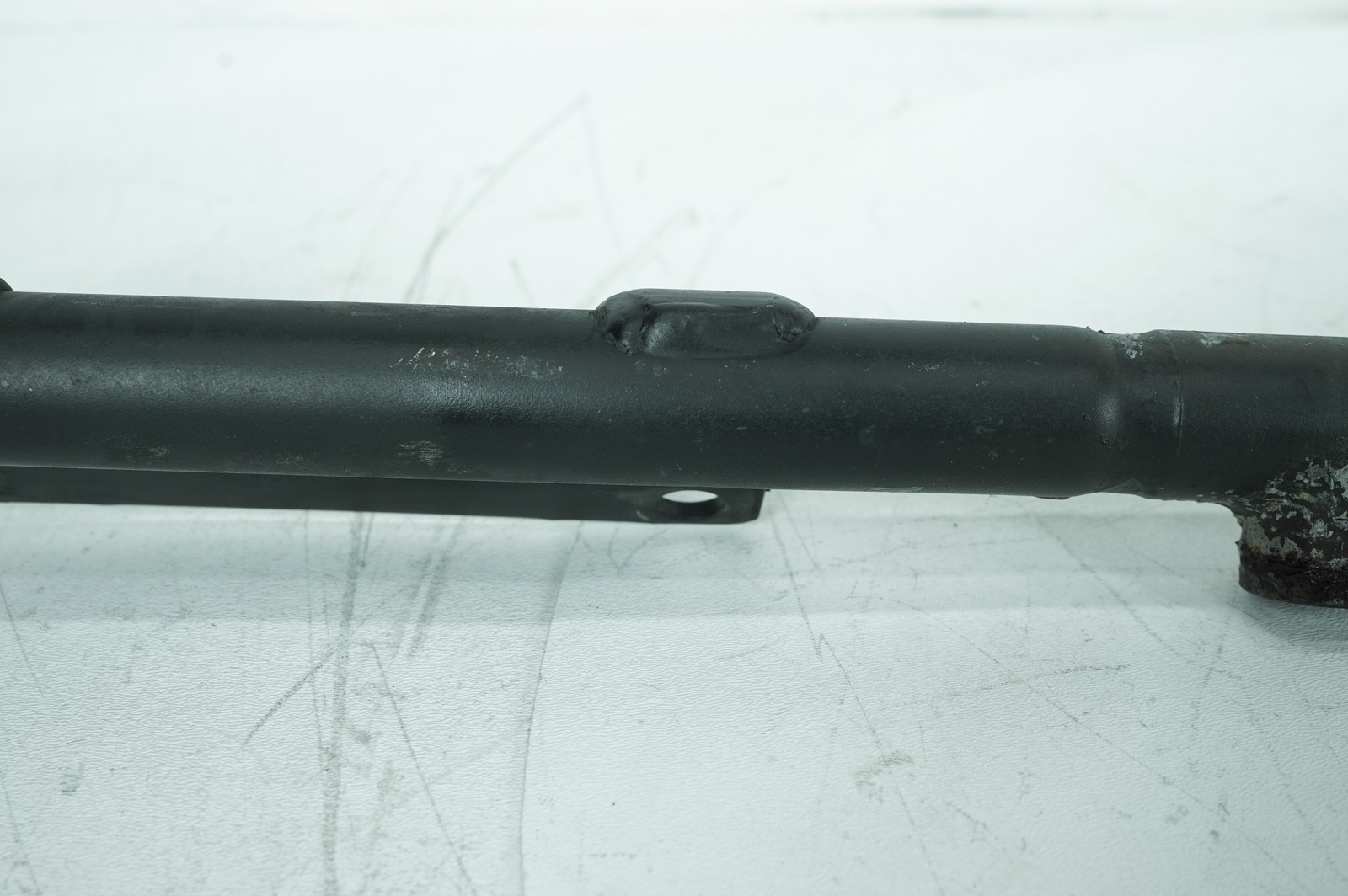 09 Harley Sportster XL1200C OEM Exhaust Muffler Interconnect Bracket Support Bar