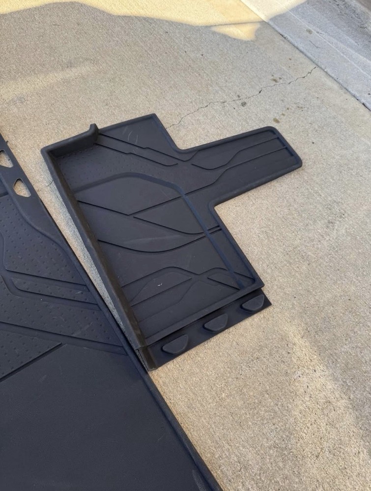 Third -Row Weather Floor Liner ￼