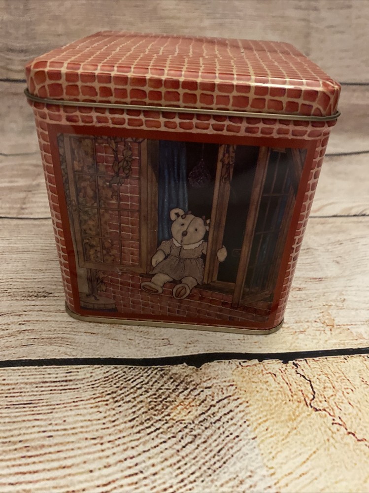 DAHER LTD GIFTWARE TIN RED BRICK RECTANGULAR TEDDY BEAR PIGS 1984