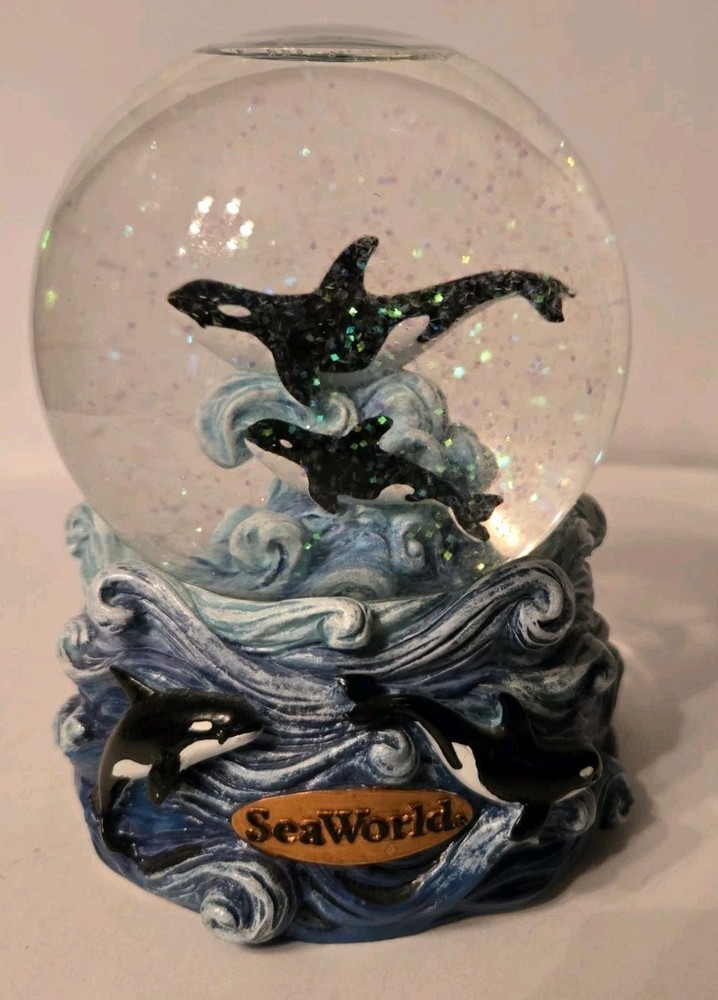 Sea World Snow Globe Orcas