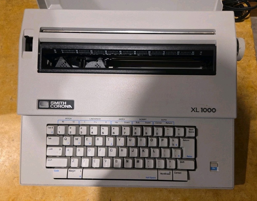 Smith Corona XL1000 Electronic Typewriter - Great Condition - Tested and Working