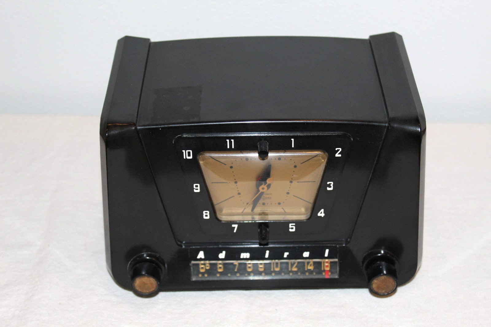 Admiral Model 5x21 Bakelite AM Clock 5 Tube Radio - 1953