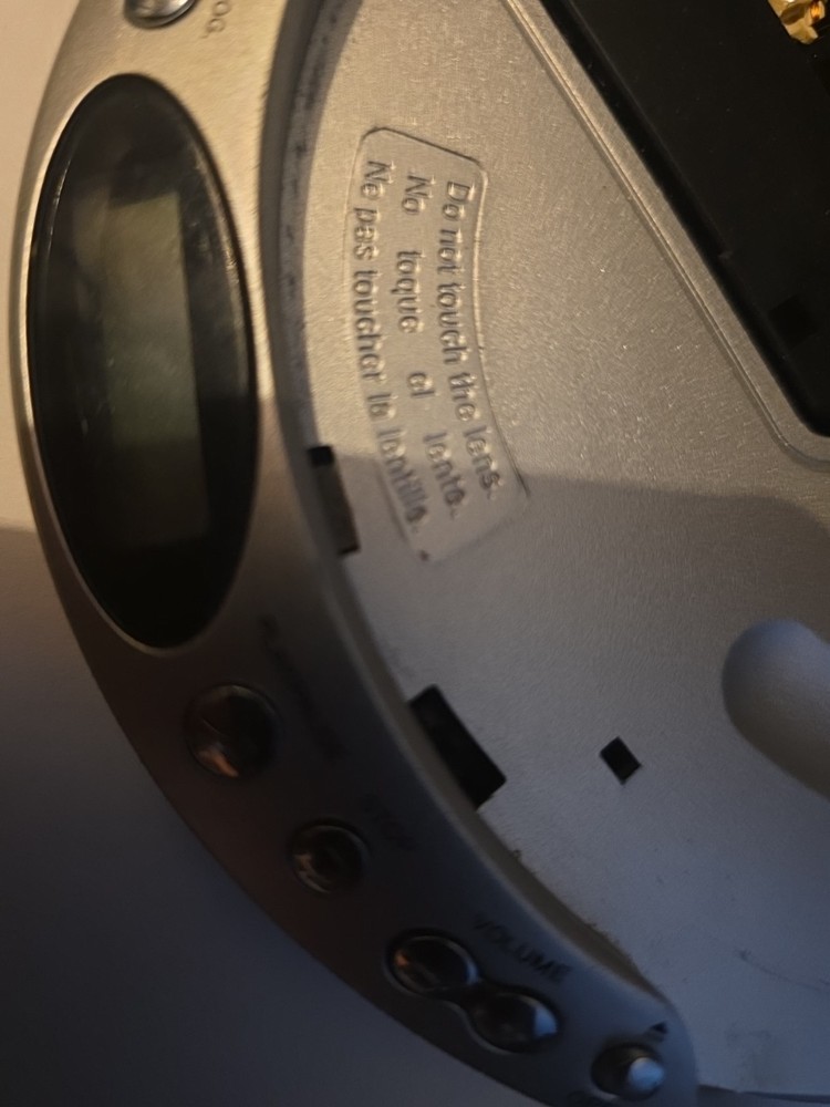 Durabrand Compact Disc CD Player Model CD-566 Digital Audio Portable