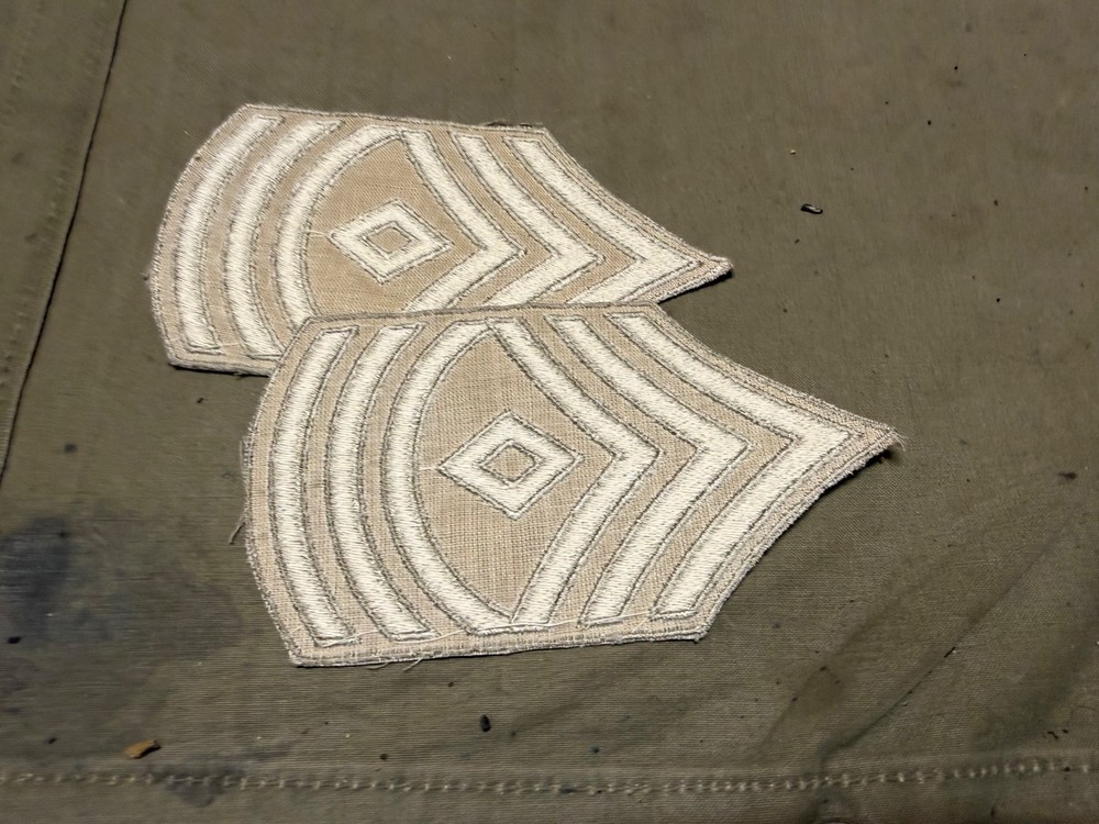 ORIGINAL WWII US ARMY NCO 1ST SERGEANT JACKET INSIGNIA CHEVRONS