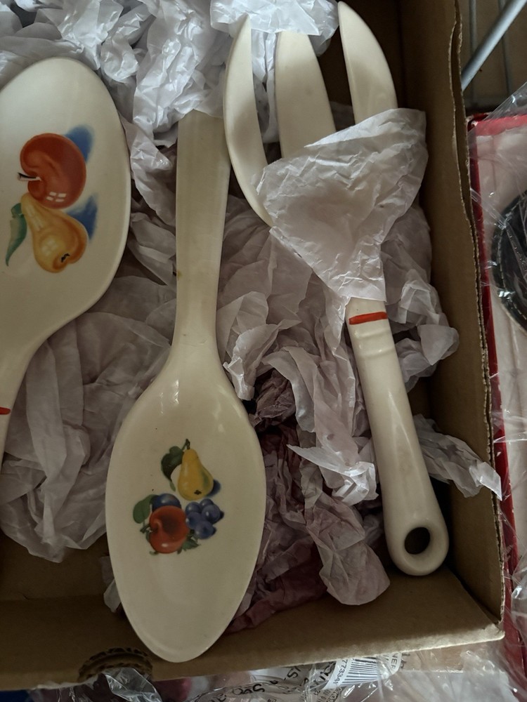Knowles 4 Piece Set Circa 1940’s Ceramic Fruit Utensil Set Rare
