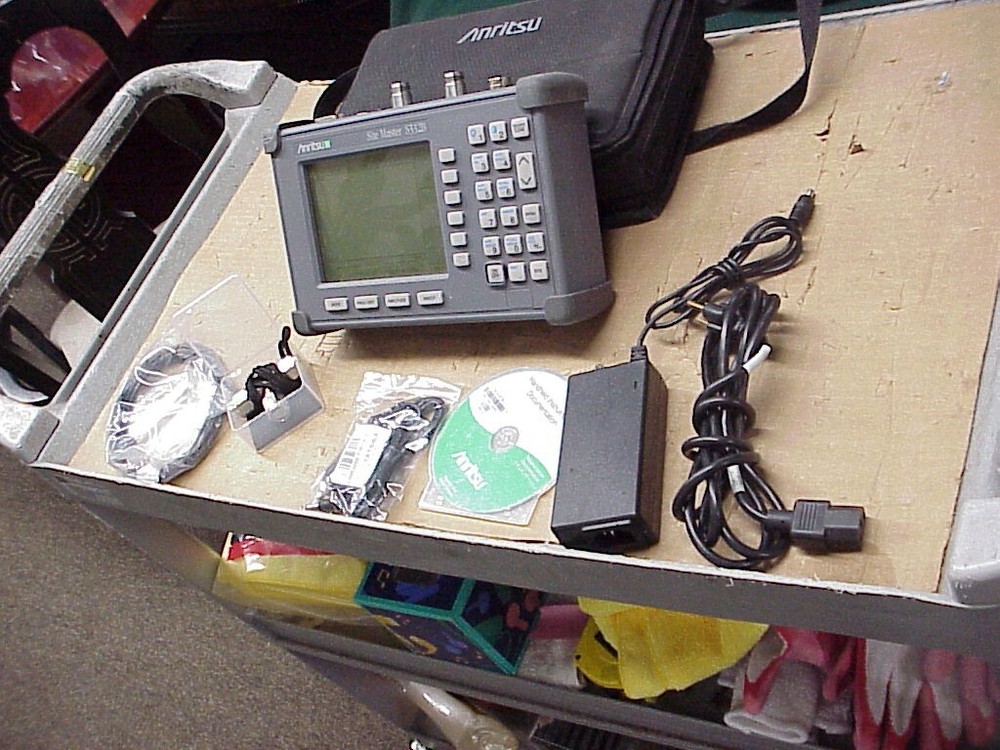 Anritsu Site Master S332B Cable Antenna / Spectrum Analyzer S332