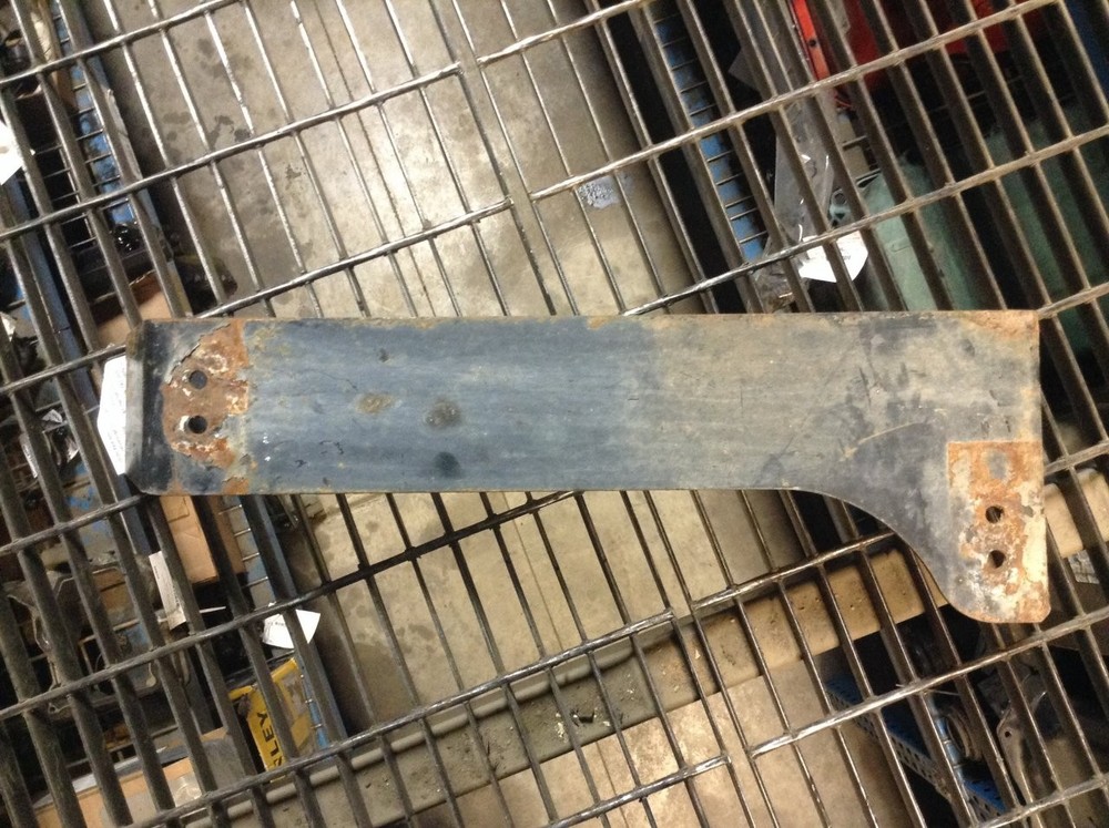 Mack CX VISION Brackets, Misc BETWEEN FENDER AND STEPS