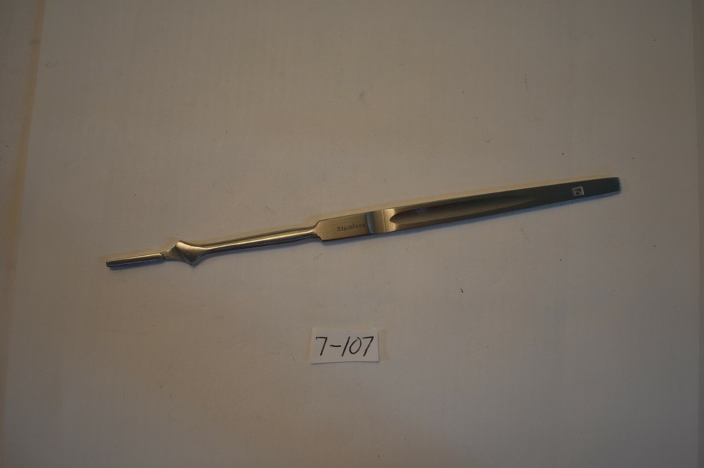 7-107 SCALPEL HANDLE