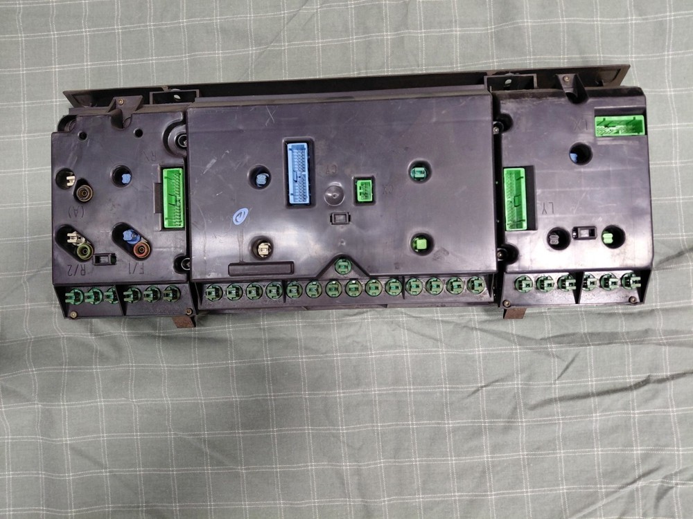 2000-2003 Volvo VNL Speedometer Instrument Cluster - Used