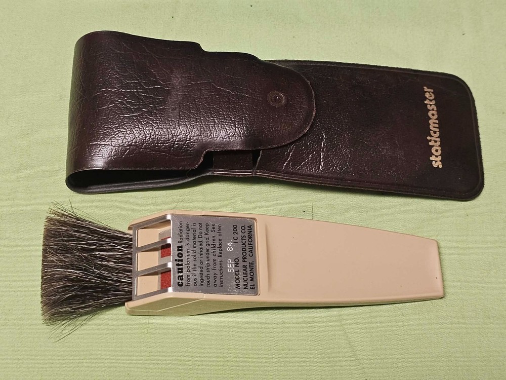 Vintage Staticmaster Brush 1C200 in Original Box w/ Soft Case & Instructions
