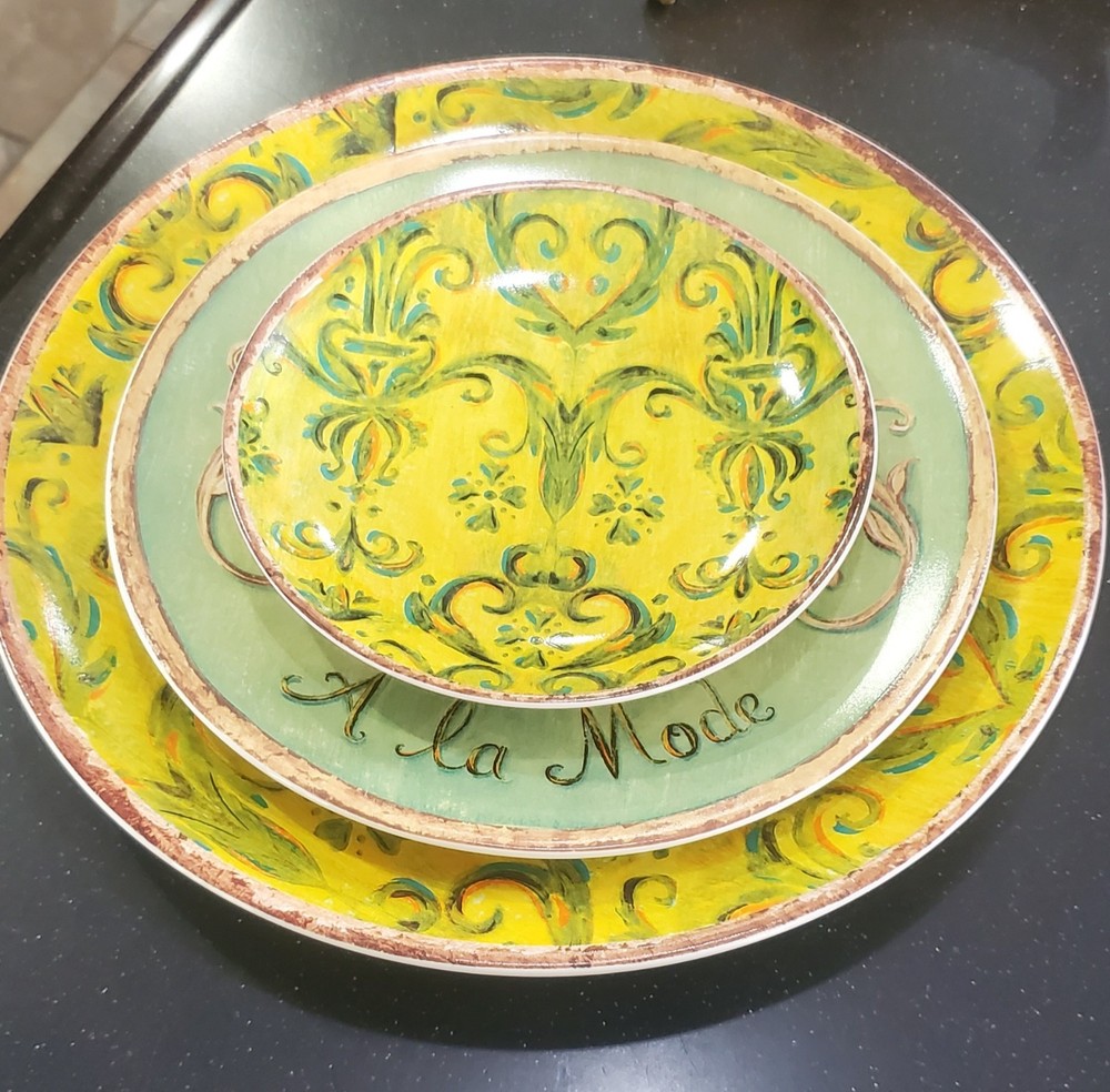 One) Vintage Oneida Ala Mode Collection 4pc Place Setting ~Apples~