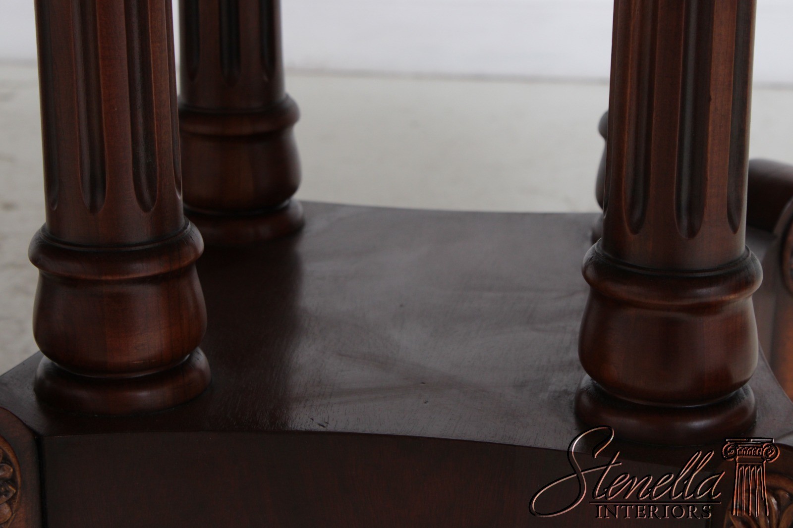 L72025: HENREDON Mahogany Double Pedestal Inlaid Dining Table