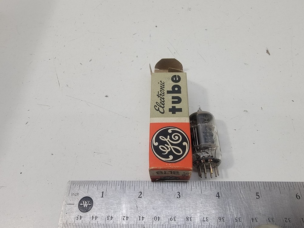 VINTAGE VACUUM ELECTRON TUBE 8LT8
