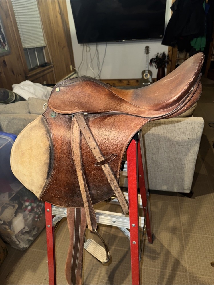 English Saddle And Girth