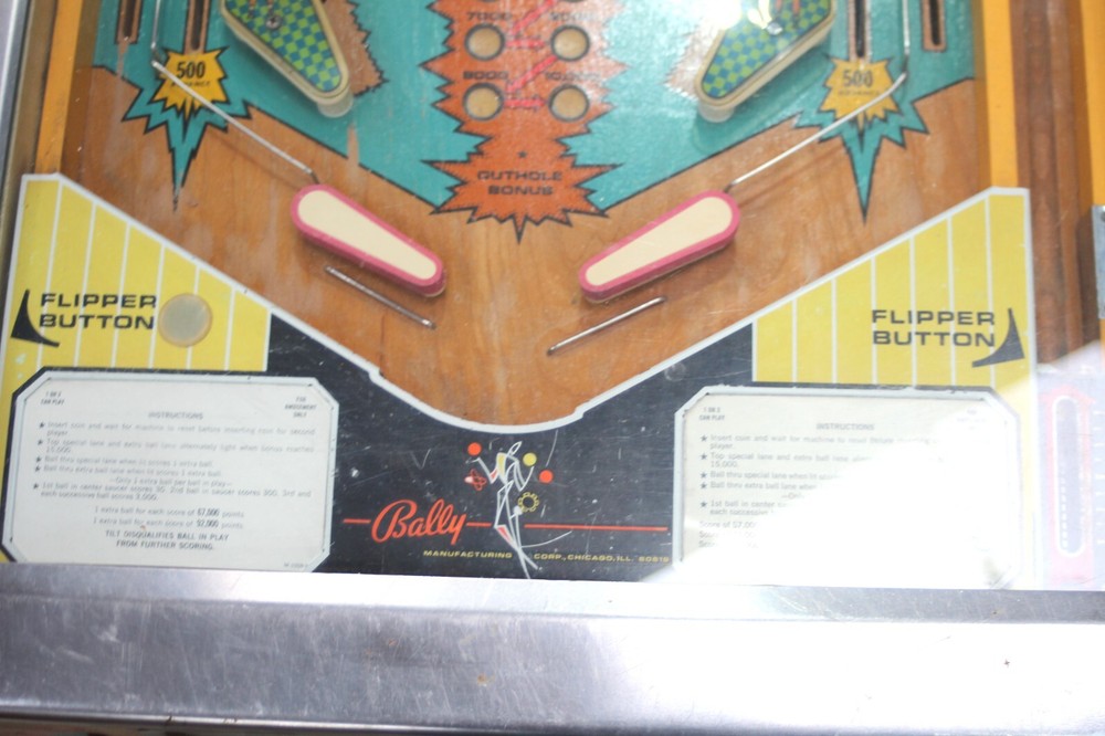 1975 Bally Knockout Pinball Machine- Plays, Needs Some Work