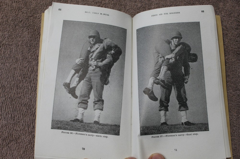 Original WW2 U.S. War Department First Aid for Soldiers Basic Field Booklet,1943
