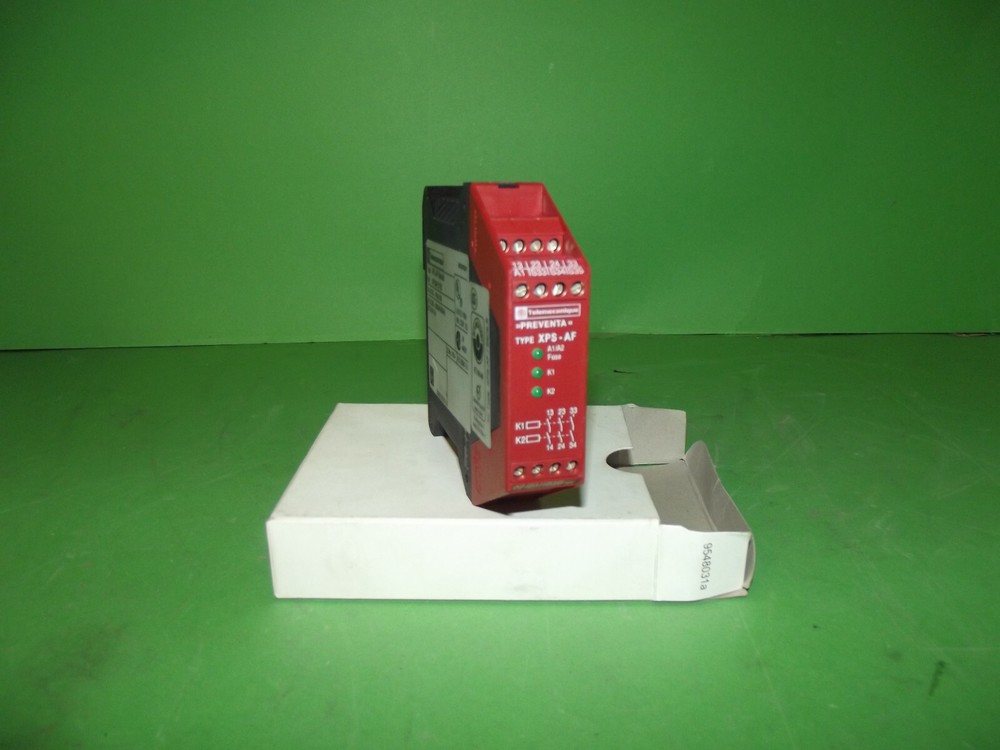 Scheider Electric Preventa - Safety Relay XPSAF5130 Module for emergency stop