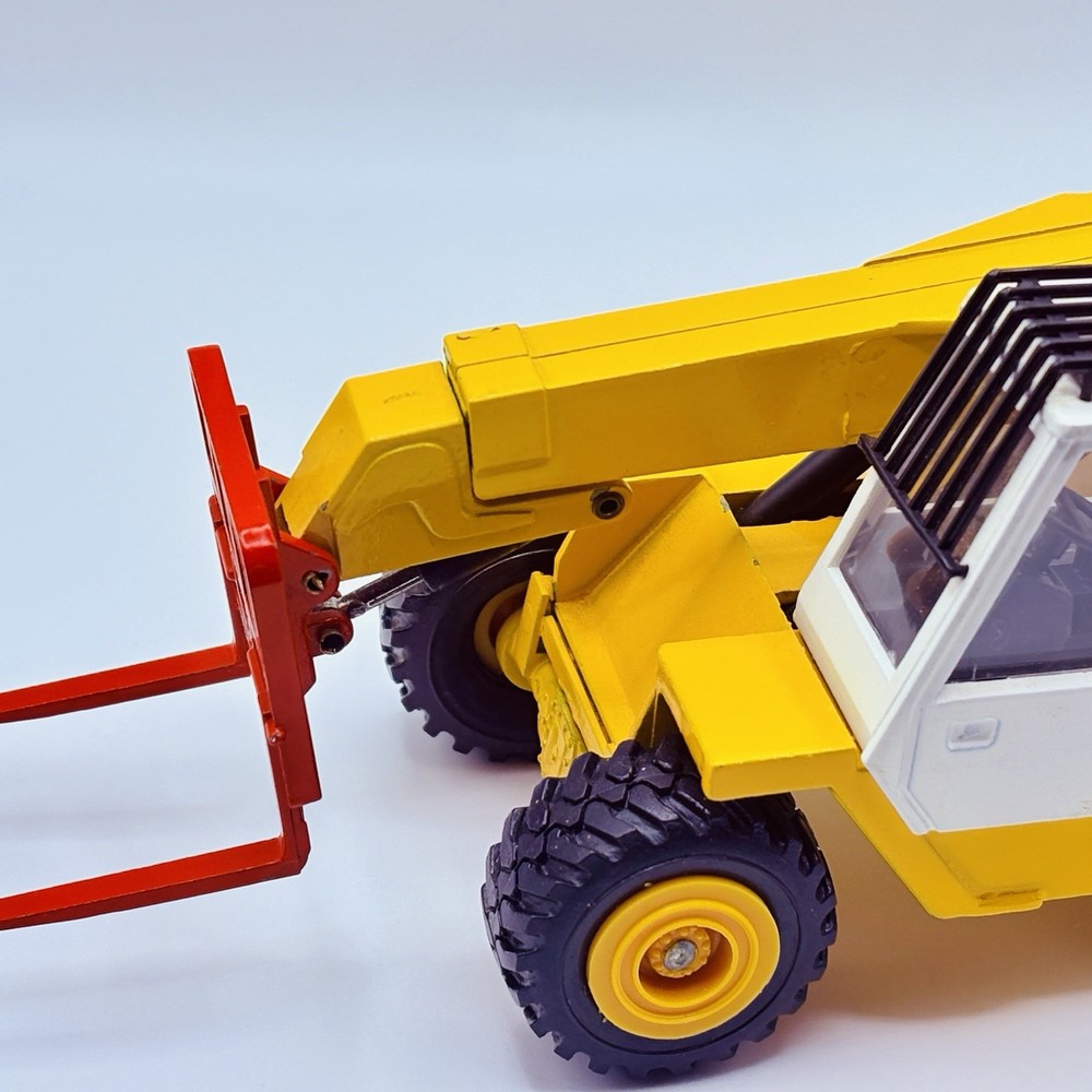 JCB 520 Telescopic Handler - NZG 1:35 Scale Diecast Model #175