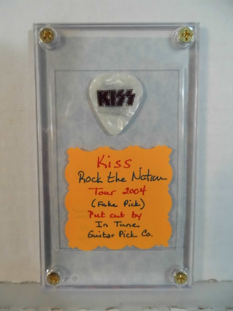 KISS~GENE SIMMONS~GUITAR PICK/CASE~2004 READ DESCRIPTION  (69)