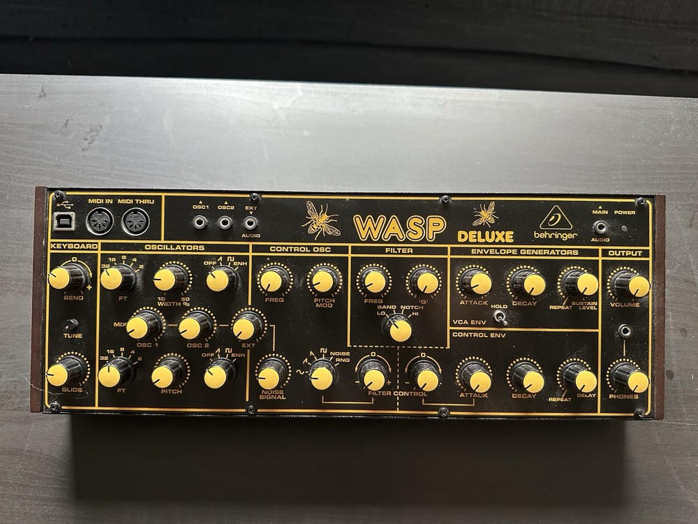 Behringer Wasp Deluxe