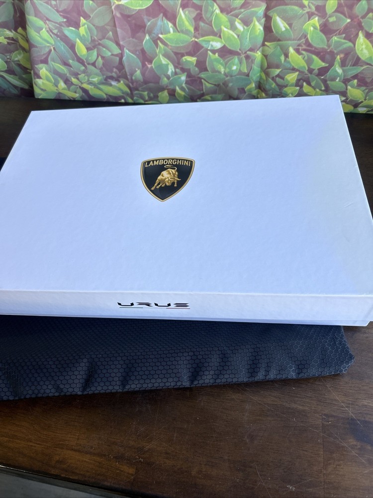 Lamborghini Urus Car Cleaning Kit - Missing Usb