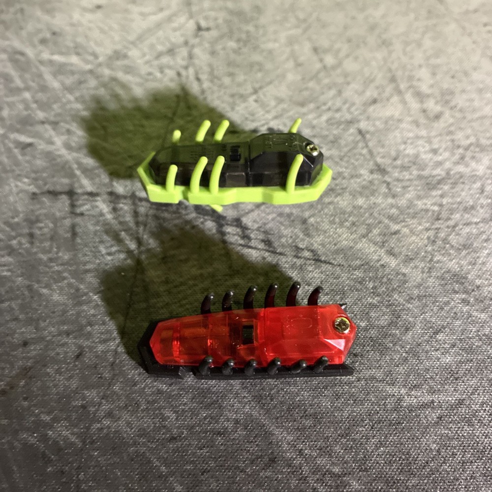 MASSIVE HEXBUG LOT, 15 Different Bots Included Track, Two Warrior Bots Remotes