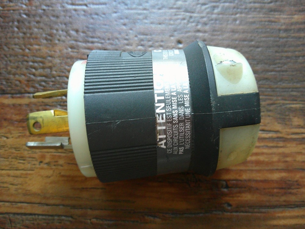 HUBBELL HBL2761 Locking Plug 30 A, 277/480V
