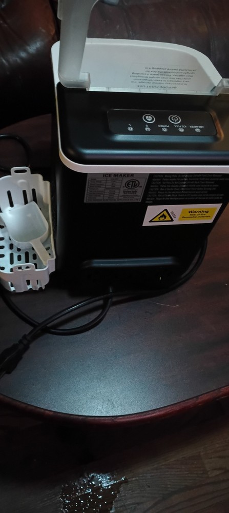 Very Good Condition Evini INTERTEK 5014533 Ice maker