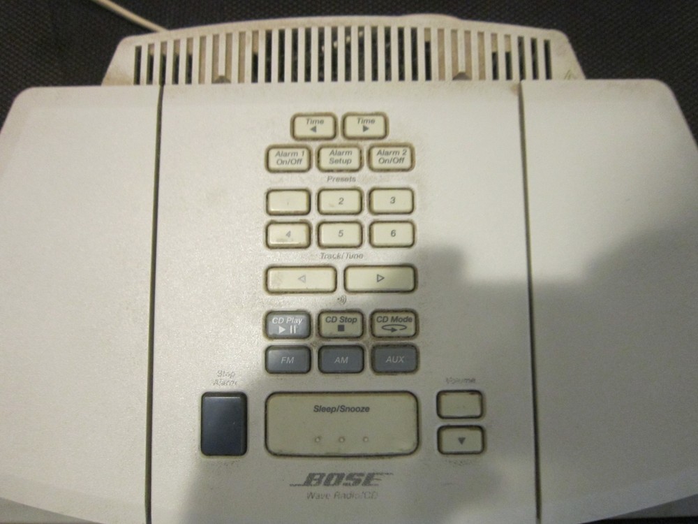 BOSE WAVE RADIO & CD Player White (READ DESCRIPTION)