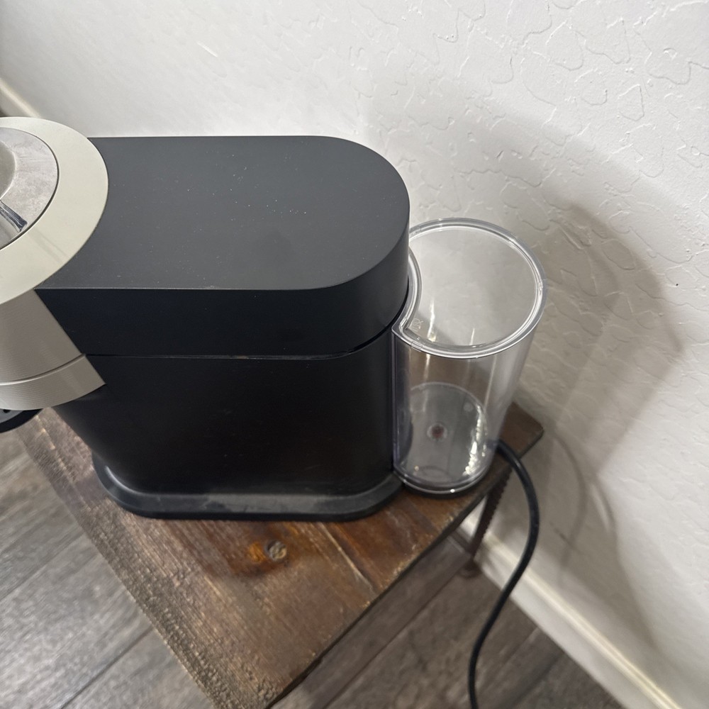 Nespresso Vertuo Next Coffee and Espresso Machine - White EUC