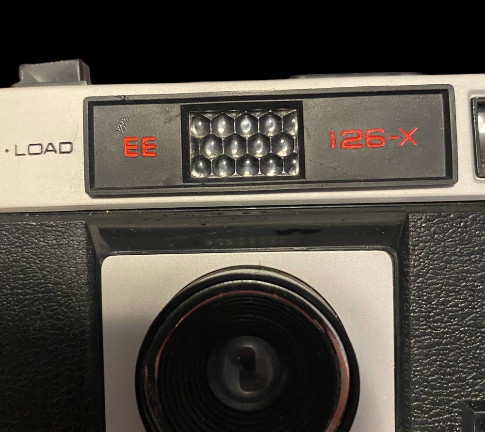 Sears vintage camera Easi Load EE 126-X with film inside untested