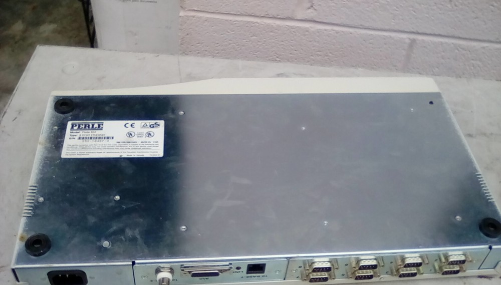 Perle 8 Port Ethernet 833