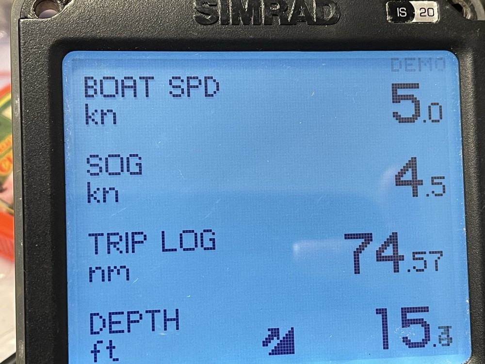 Simrad IS20 Combi Display with cover