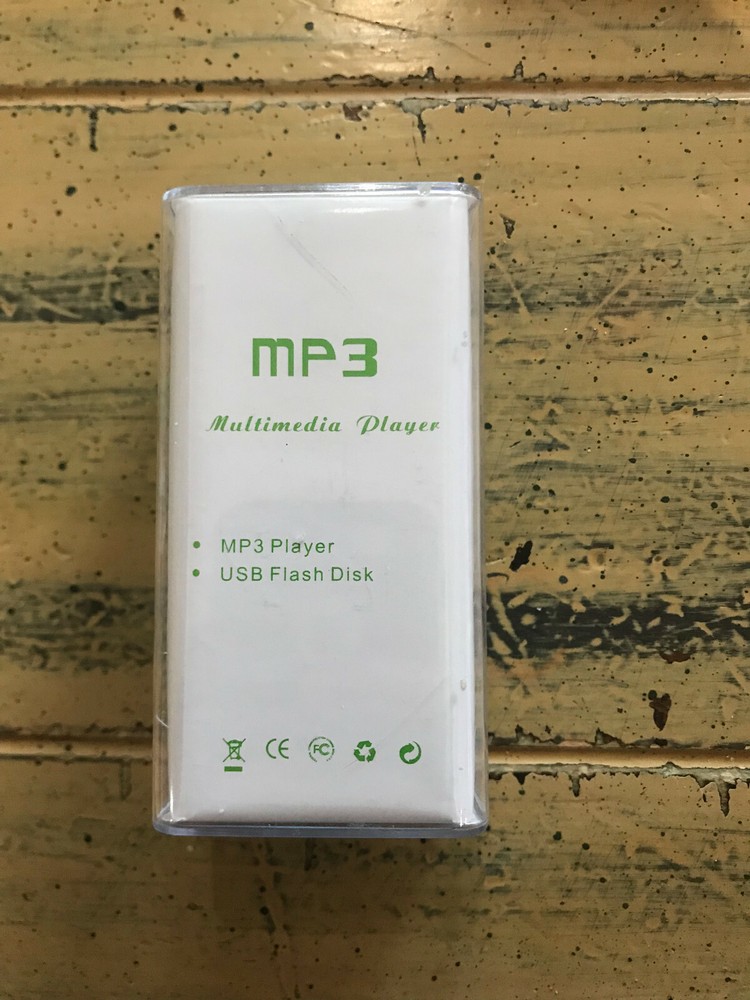 8 GIG MP3 PLAYER NEW IN PACKAGING OPEN BOX