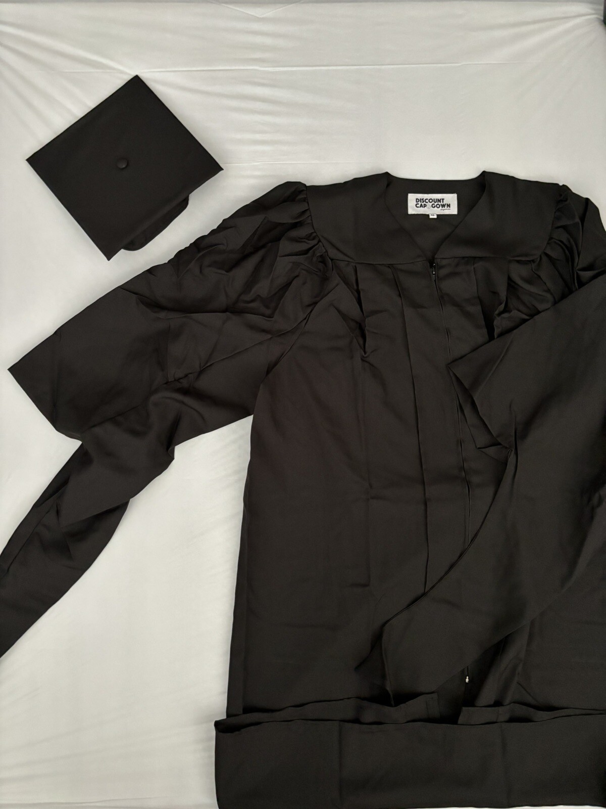 GRADUATION CAP AND GOWN MASTERS DEGREE Unisex