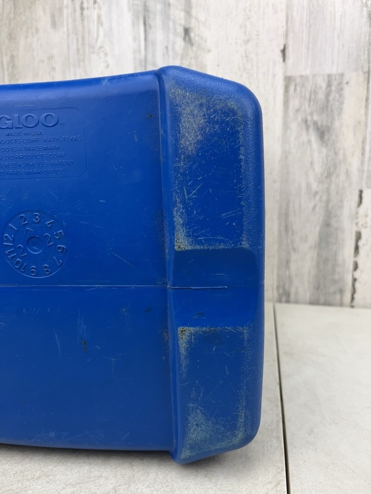 Igloo Ice Cooler 18 Pack 12 Quart Capacity Carry Handle - Blue Pre-Owned Good