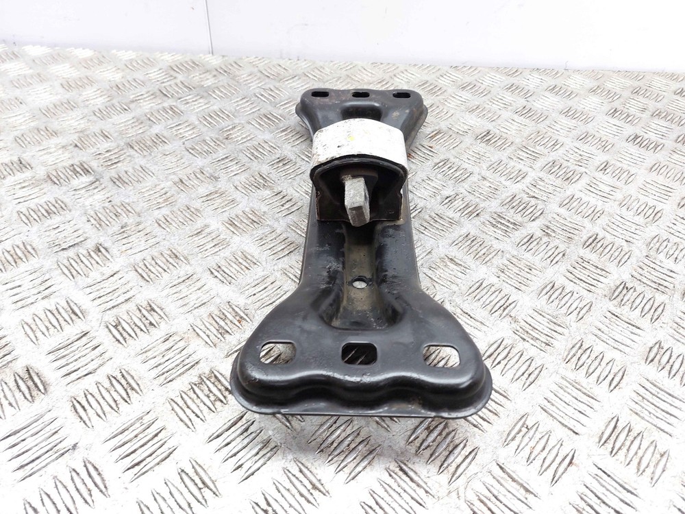 MERCEDES E CLASS C207 AUTOMATIC GEARBOX MOUNT BRACKET A2042422501 2014