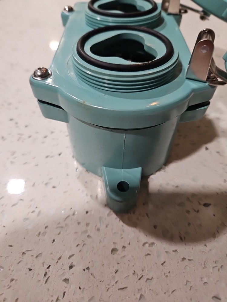 SANSHIN 1M2-3P W.T 3 PIN TWIN SOCKET