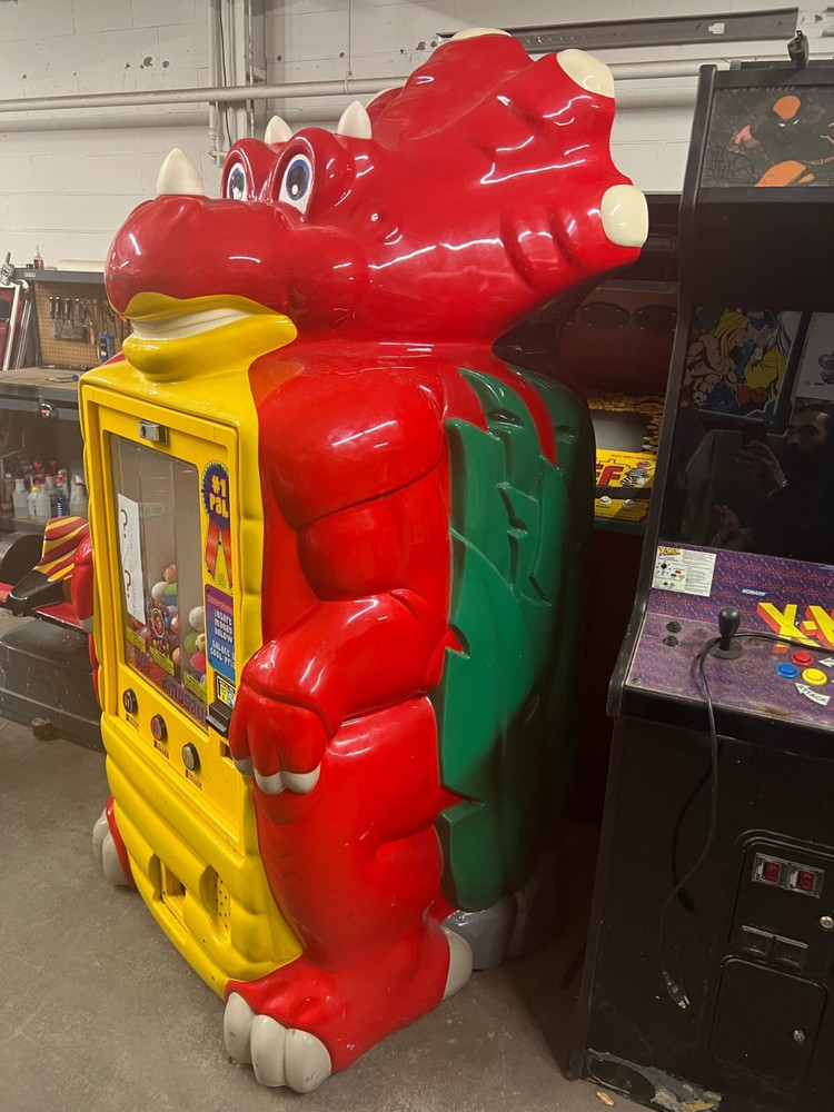 DINOSAUR VENDING MACHINE (Excellent Condition) *RARE*