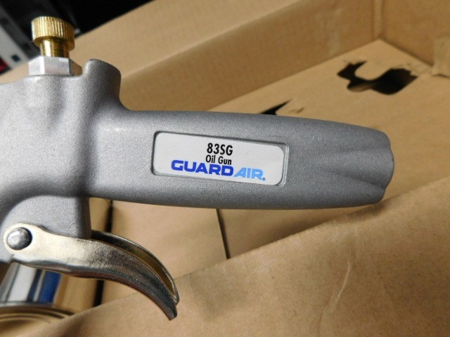 GuardAir 83SG Syphon Pneumatic Oil Gun