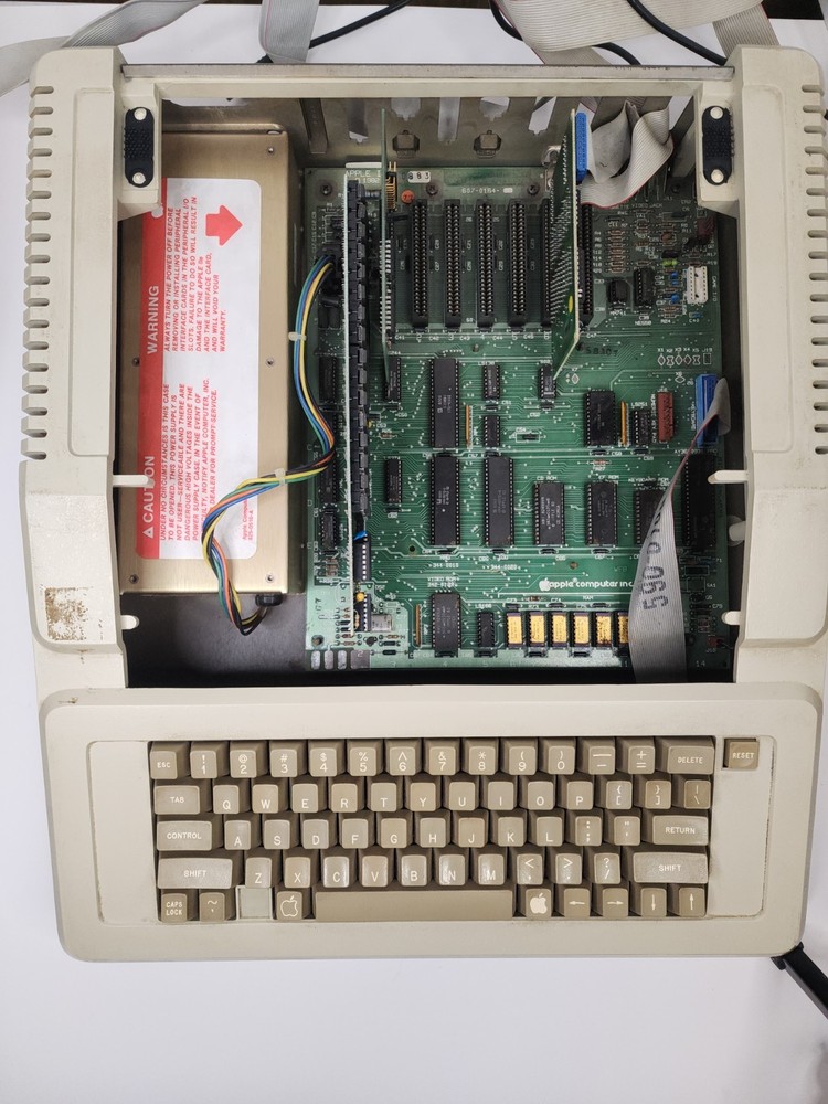 Vintage Apple IIe A2S2064 Computer w/ 2 Disk Drives Powers On