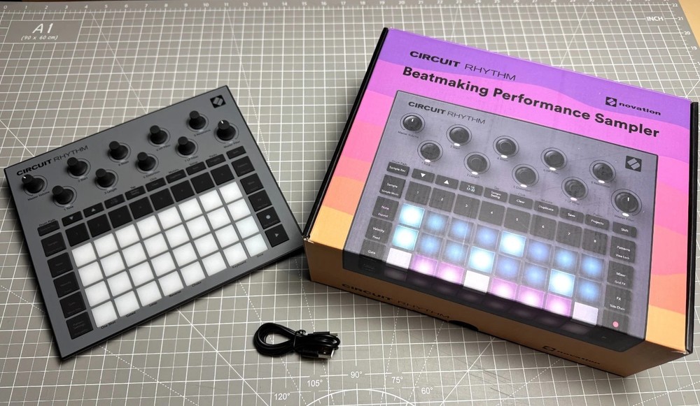 Novation Circuit Rhythm Beatmaking Sampler Groovebox Drum Machine Sequencer