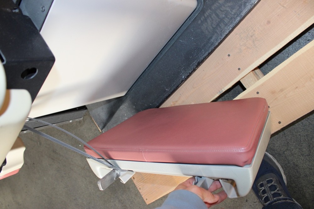 Midmark Model 411 Exam Table 115V W/REMOTE