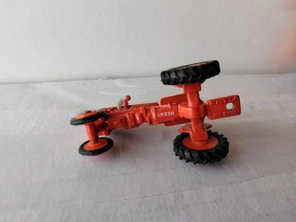 1/64 Case Tricycle Front End Tractor