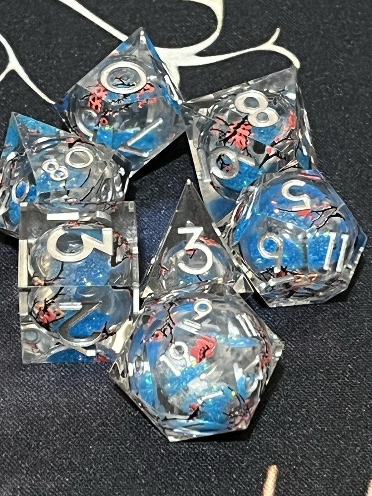DND 7 Dice Set Sharp Beautiful Flower Dice, Liquid Core w/ bag.