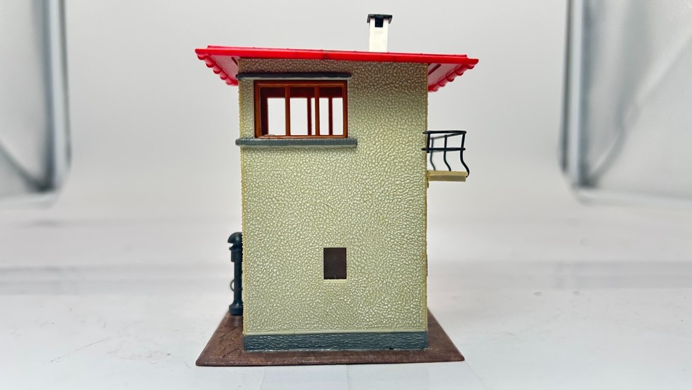 Faller H0 121 signal box house