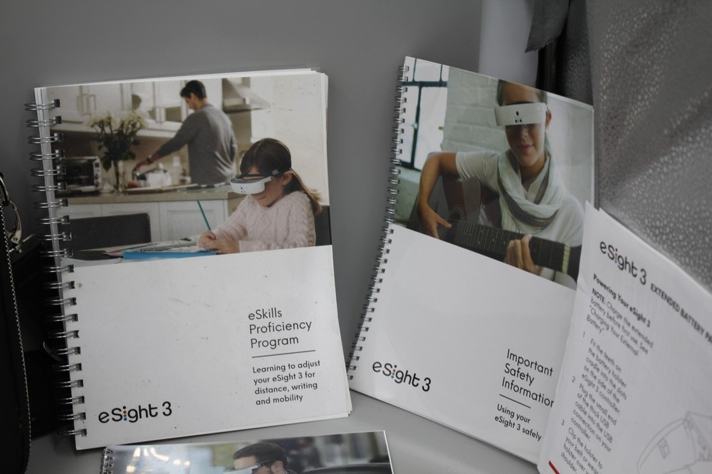 eSight 3 Assistive Vision CASE/MANUALS/BOOKS ONLY (NO GLASSES) Guide Programs