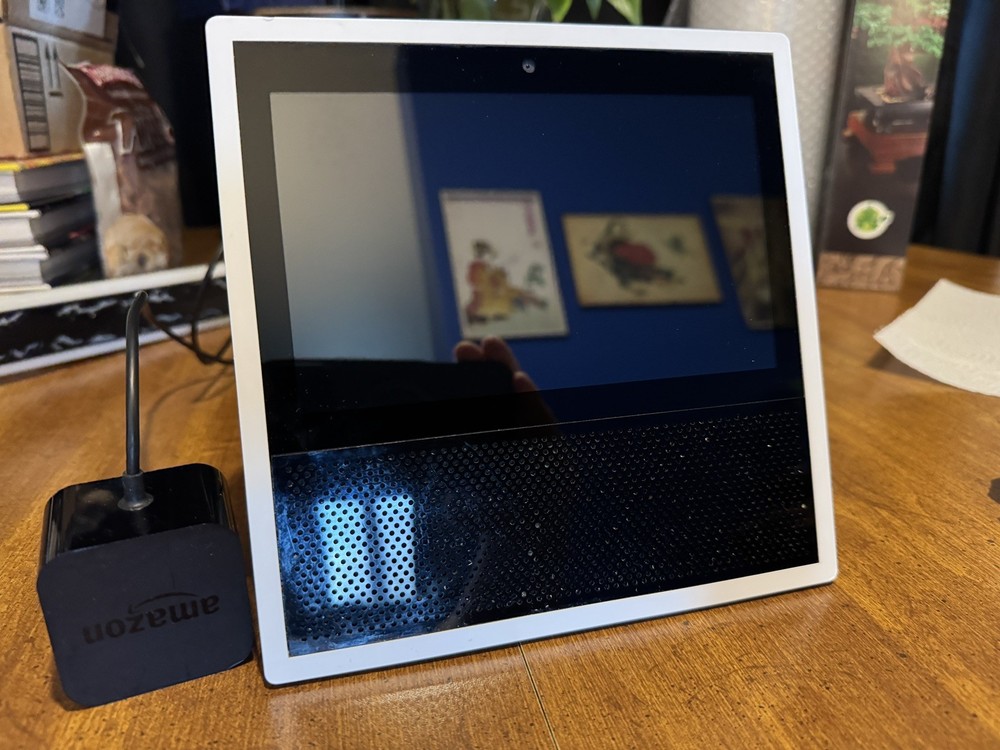 Amazon Echo Show 1st Generation WHITE Model MW46WB – TESTED & WORKING