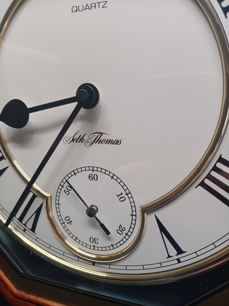 Seth Thomas Octagonal Quartz Wall Clock Brown Plastic Frame battery-operated