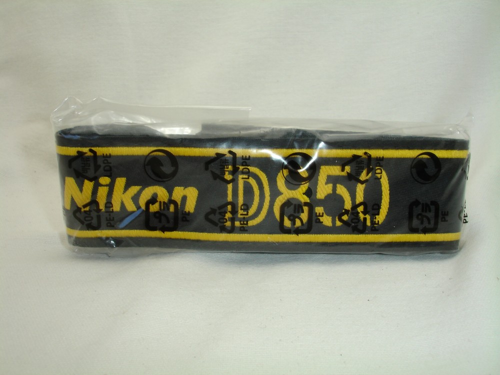 NIKON D850 CAMERA NECK STRAP , AN-DC18 , NEW cond.  Genuine